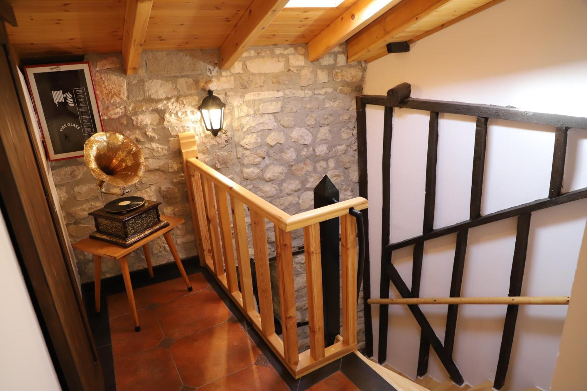 Vila Art Berat Castle Eksteriør billede